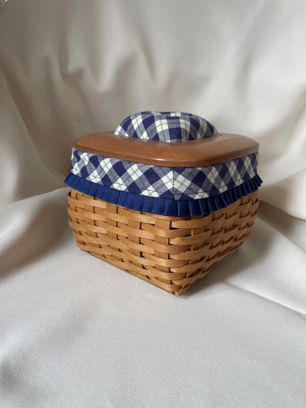 Longaberger Mending Basket, Blue ribbon with Lid
